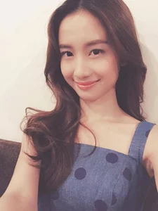Stunning Vietnamese Girl Portraits: Pack 21 Aesthetic Photo Collection - image 37