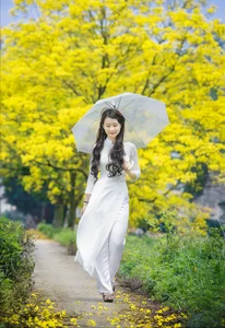 Stunning Vietnamese Girl Portraits: Pack 21 Aesthetic Photo Collection - image 26