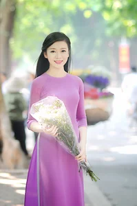 Stunning Vietnamese Girl Portraits: Pack 21 Aesthetic Photo Collection - image 3