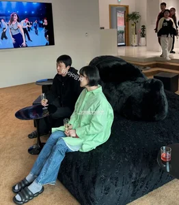 Bên Trong Văn Phòng Sang Trọng Của Chủ Tịch Jennie (BLACKPINK) Với Chiếc Sofa Gần 800 Triệu - image 2