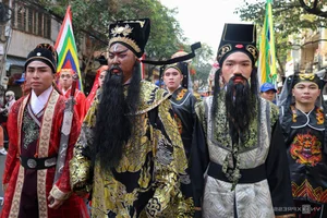 Cultural Spectacle: God of Wealth and Bao Cong Parades in Saigon - image 9