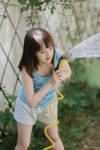 Artistic Visuals with Juan Cun Xiao Ming in YiTuYu Vol.7072 - image 3