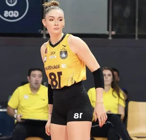 The Stunning Volleyball Beauty Queen Captivating Fans with Her Incredible Height and Talent - image 4
