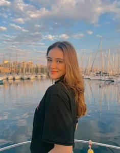 The Stunning Volleyball Beauty Queen Captivating Fans with Her Incredible Height and Talent - image 6