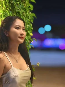 NSND Viet Anh on Modern Relationships and Fashion: Embracing Bold Style in the Public Eye - image 5