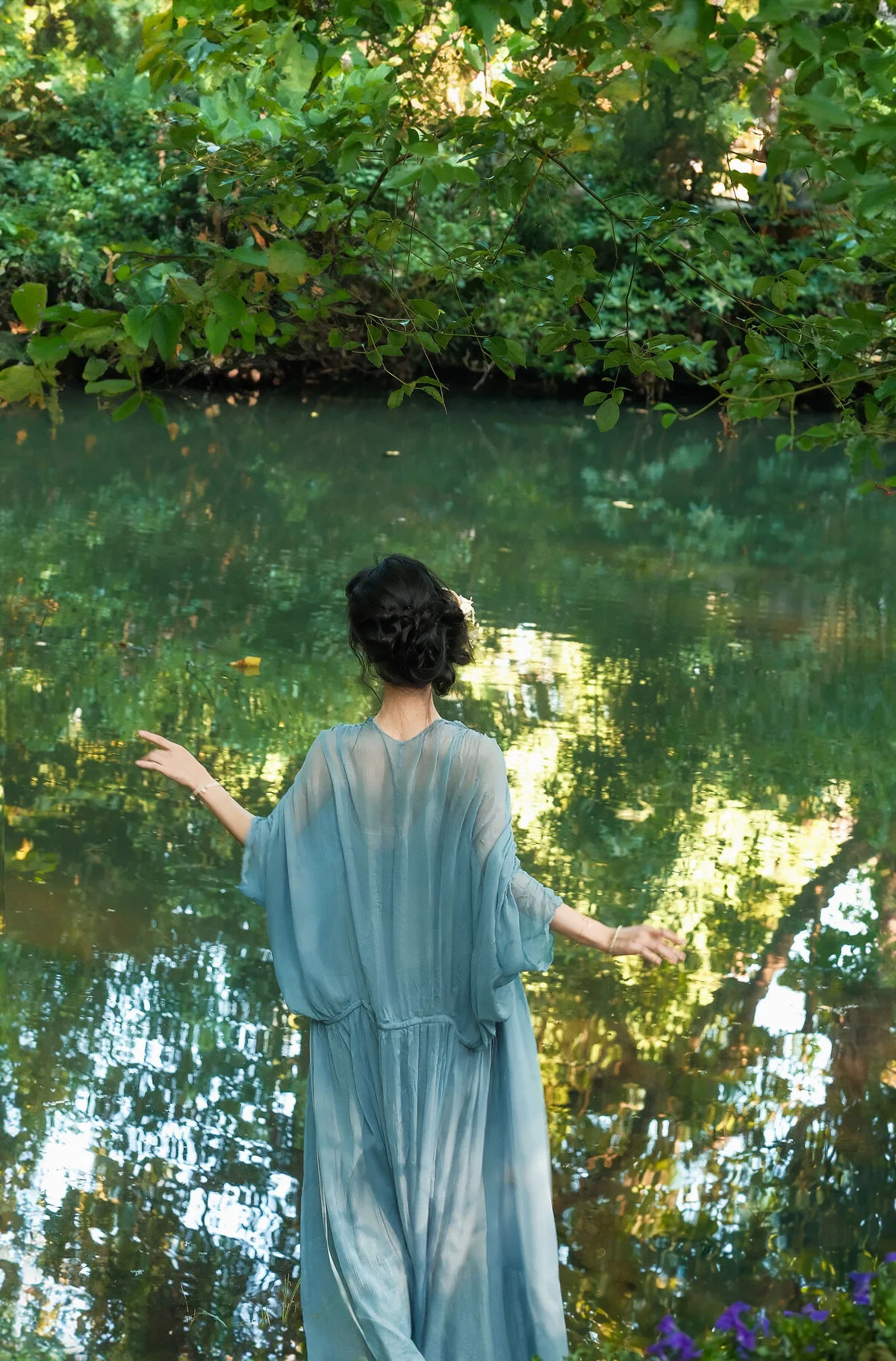 The Art of Soft Light: A Timeless Portrait Session Featuring Xiao Tian Tian