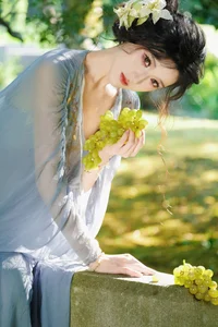 The Art of Soft Light: A Timeless Portrait Session Featuring Xiao Tian Tian - image 5