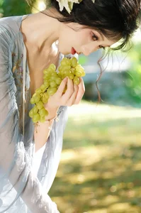 The Art of Soft Light: A Timeless Portrait Session Featuring Xiao Tian Tian - image 8