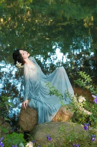 The Art of Soft Light: A Timeless Portrait Session Featuring Xiao Tian Tian - image 7