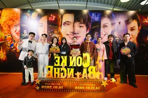 Vietnamese Stars Shine at the Emotional Red Carpet Premiere of Con Kể Ba Nghe - image 4