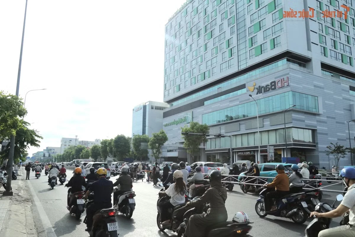 Traffic Flow Update: Evaluating Ho Chi Minh City's First Reversible Lane System