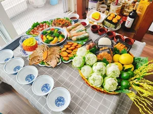 Traditional Vietnamese Feast Offerings for the Ghost Festival (Ram Thang 7) - image 0