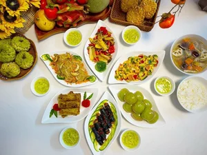 Traditional Vietnamese Feast Offerings for the Ghost Festival (Ram Thang 7) - image 21