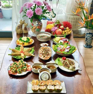 Traditional Vietnamese Feast Offerings for the Ghost Festival (Ram Thang 7) - image 1