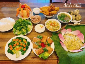 Traditional Vietnamese Feast Offerings for the Ghost Festival (Ram Thang 7) - image 4