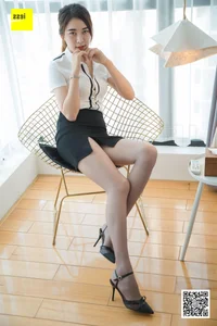 Professional Elegance: Model Xi Ran in the Latest IESS Office-Themed Photo Series - image 33