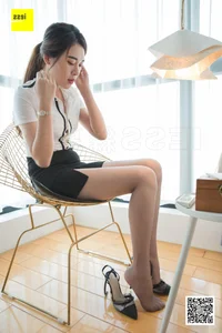 Professional Elegance: Model Xi Ran in the Latest IESS Office-Themed Photo Series - image 92