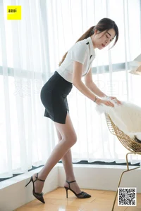 Professional Elegance: Model Xi Ran in the Latest IESS Office-Themed Photo Series - image 21