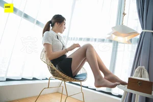 Professional Elegance: Model Xi Ran in the Latest IESS Office-Themed Photo Series - image 9