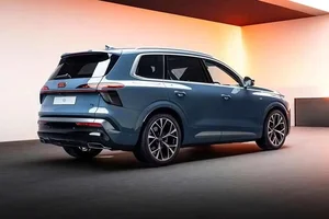 2026 Audi Q7 Unveiled: Tech-Loaded Luxury SUV Ready to Battle BMW X5 - image 1