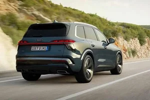 2026 Audi Q7 Unveiled: Tech-Loaded Luxury SUV Ready to Battle BMW X5 - image 6