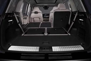 2026 Audi Q7 Unveiled: Tech-Loaded Luxury SUV Ready to Battle BMW X5 - image 5