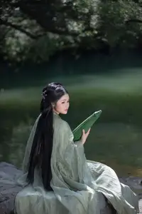 YiTuYu Vol.8832: Yi Ming's Poetic Grace by the Pond, Ancient Beauty in Nature - image 26