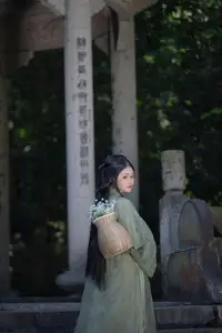 YiTuYu Vol.8832: Yi Ming's Poetic Grace by the Pond, Ancient Beauty in Nature - image 33