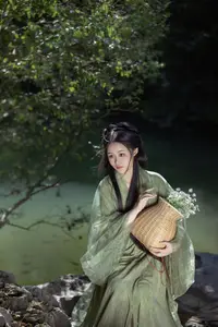 YiTuYu Vol.8832: Yi Ming's Poetic Grace by the Pond, Ancient Beauty in Nature - image 30
