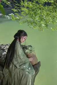 YiTuYu Vol.8832: Yi Ming's Poetic Grace by the Pond, Ancient Beauty in Nature - image 4