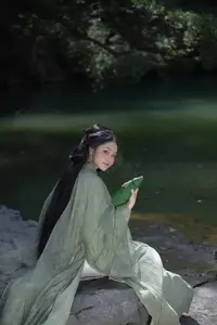 YiTuYu Vol.8832: Yi Ming's Poetic Grace by the Pond, Ancient Beauty in Nature - image 15