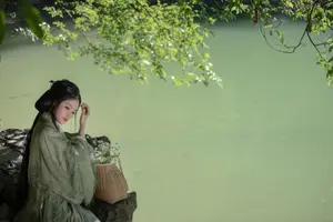 YiTuYu Vol.8832: Yi Ming's Poetic Grace by the Pond, Ancient Beauty in Nature - image 5