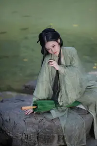 YiTuYu Vol.8832: Yi Ming's Poetic Grace by the Pond, Ancient Beauty in Nature - image 6