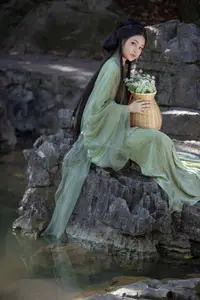 YiTuYu Vol.8832: Yi Ming's Poetic Grace by the Pond, Ancient Beauty in Nature - image 17