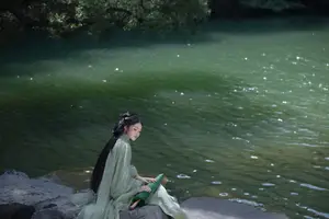 YiTuYu Vol.8832: Yi Ming's Poetic Grace by the Pond, Ancient Beauty in Nature - image 18