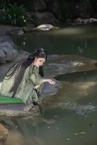 YiTuYu Vol.8832: Yi Ming's Poetic Grace by the Pond, Ancient Beauty in Nature - image 11