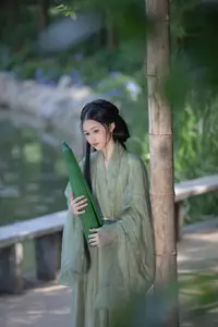 YiTuYu Vol.8832: Yi Ming's Poetic Grace by the Pond, Ancient Beauty in Nature - image 8