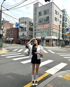 Doan Van Hau and Doan Hai My Enjoy Romantic South Korea Trip - image 0