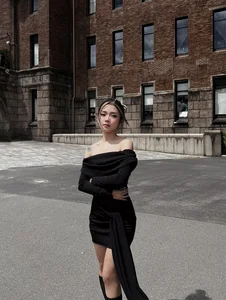 Chic and Edgy Style of Mesmerizing Tattooed Influencer - image 6