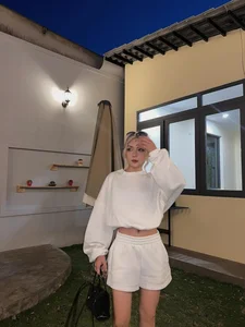 Chic and Edgy Style of Mesmerizing Tattooed Influencer - image 5