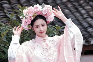 Artistic Portraiture with Zhao Qian in Art Language Vol.6469 - image 0