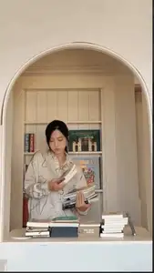 Unveiling Lê Bống's Cozy Minimalist Nook: A Modern Space with Personal Touch - image 1