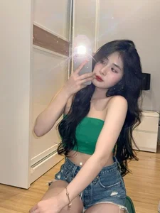 Quỳnh Alee Proves Natural Beauty in New Viral Video: The 'Real' Aesthetic - image 1