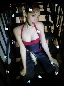 Unveiling Tóc Tiên's Summer Glow: A Deep Dive into Her Fitness and Style - image 0