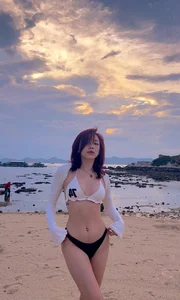 Unveiling Tóc Tiên's Summer Glow: A Deep Dive into Her Fitness and Style - image 1