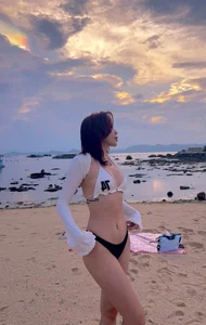 Unveiling Tóc Tiên's Summer Glow: A Deep Dive into Her Fitness and Style - image 4