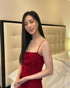 Korean Actress Spotted in Nha Trang: A Netizen Sensation - image 0