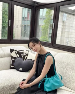 Korean Actress Spotted in Nha Trang: A Netizen Sensation - image 6