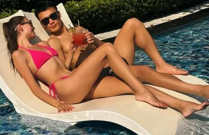 Vietnamese Footballers' Wives Kick Off Summer with Stunning Bikini Looks - image 0