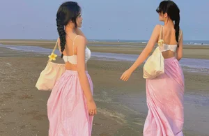 Vietnamese Footballers' Wives Kick Off Summer with Stunning Bikini Looks - image 1